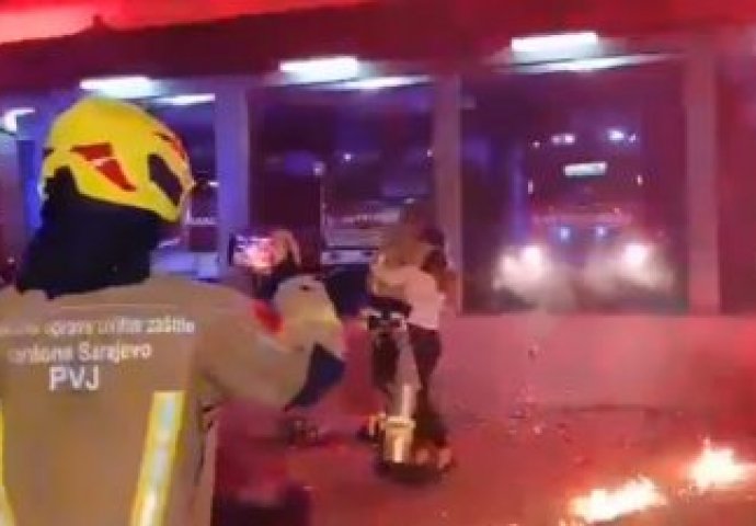 Romantični vatrogasac uz pomoć kolega zaprosio djevojku u Sarajevu
