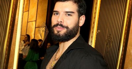 ŽENA KOJA VLADA IZ SJENKE PROMIJENILA JE IME I IZGLED DOVELA DO NEPREPOZNATLJIVOSTI: Ona je majka Adama Adaktara