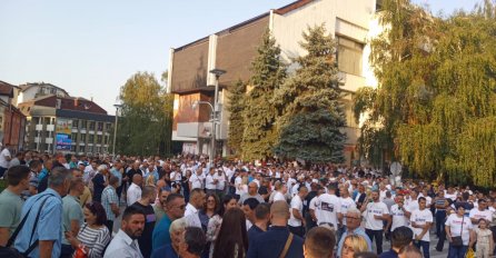 VELIKI NARODNI PROTEST U ZVORNIKU: "Došlo je vrijeme da se kaže puno je, kraj je vrlo blizu"