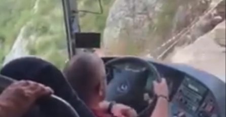 "Put smrti" vodi iz Crne Gore ka Srbiji: Snimak iz autobusa se gleda sa rukama preko očiju