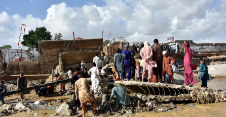 Katastrofa u Pakistanu: U poplavama poginulo više od 1.000 osoba