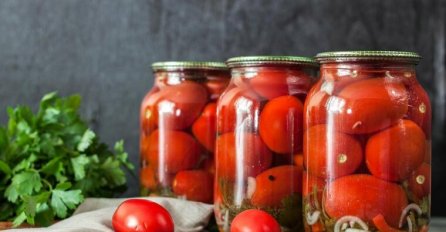 DOMAĆICE NAJČEŠĆE PRAVE OVE GREŠKE: 3 razloga zašto se zimnica brzo kvari