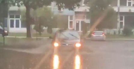 Snažan pljusak pogodio Sarajevo i izazvao probleme u saobraćaju