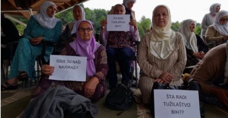 Preživjele žrtve genocida u Srebrenici obilježile Dan nestalih