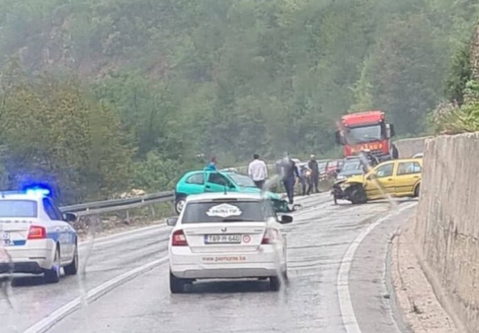 Teška saobraćajna nesreća u blizini Sarajeva: Saobraćaj potpuno obustavljen