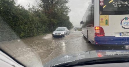 Zbog padavina poplavljene ceste u Sarajevu