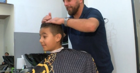 Frizer iz Viteza već petu godinu prvačićima poklanja besplatno šišanje
