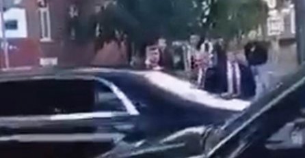 PUTIN ZAUSTAVIO KOLONU I IZAŠAO IZ KOLA - GRAĐANI OSTALI U ŠOKU! Postavio im 1 pitanje, pa se vratio u automobil!