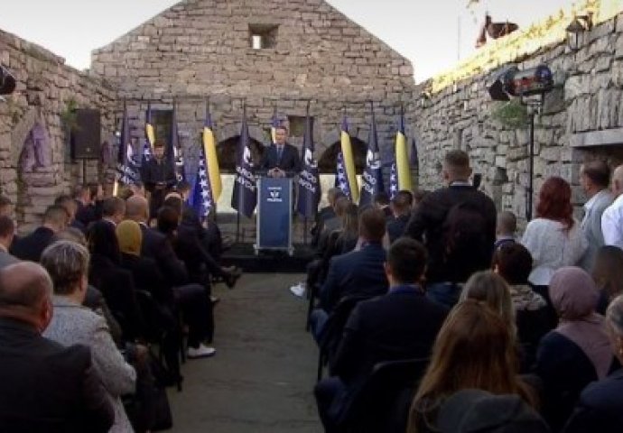 Bećirović u Srebreniku: Režim ima plan prema opoziciji, ali spremni smo