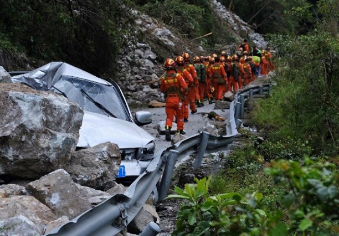 Raste broj žrtava potresa u Kini, najmanje 74 poginula