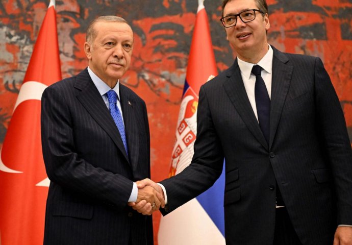 Vučić ushićen: ‘Kupujemo Bajraktare, ako treba platit ćemo stotine miliona eura!‘