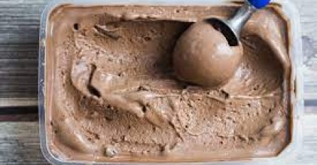 SVI TO RADE, A NIKAKO NE BI TREBALO: Hranu NIKAKO ne treba držati u posudama od sladoleda, OPASNO MOGU NARUŠITI ZDRAVLJE!