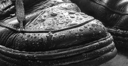 SPREMITE OBUĆU ZA KIŠNE DANE: Zaštite cipele od vode uz jednostavan trik!