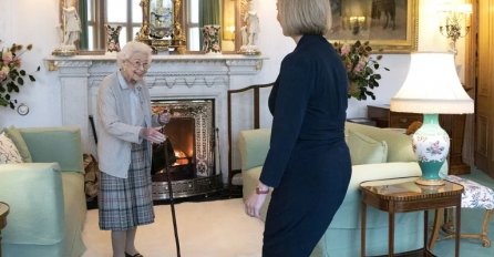 Ovo su posljednje fotografije kraljice Elizabete: Radila je s osmijehom na licu doslovno do zadnjeg dana svog života