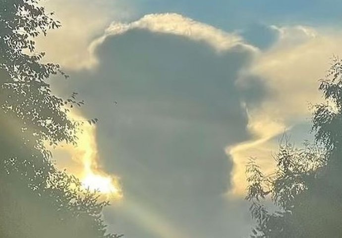 Britanci uvjereni da se kraljica ukazala na nebu: Pojavio se oblak ubrzo nakon smrti 