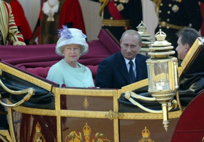 Kako je kraljica 2003. spustila Putinu nakon što je kasnio na sastanak 14 minuta