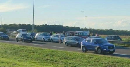 Lančani sudar na autoputu : Učestvovalo šest automobila