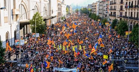BURNO U ŠPANIJI: Desetine hiljada demonstranata na ulicama traži nezavisnost...