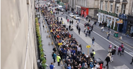 Kovčeg kraljice Elizabete u srijedu stiže u London, građani stali u red dva dana ranije