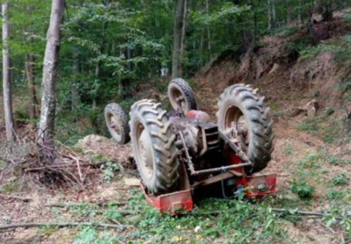 Muškarac poginuo u padu sa traktora kod Živinica