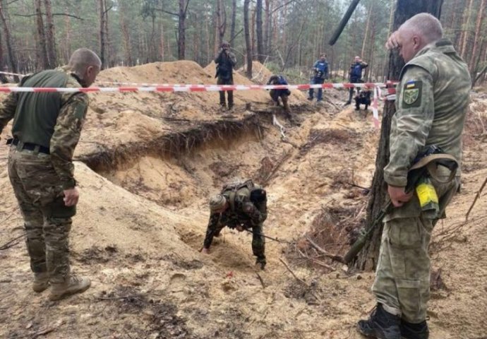 Otišli Rusi, pronađena masovna grobnica