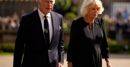 CAMILLA TEŠKO HODA, OGLASILA SE BAKINGEMSKA PALATA: Otkriveno šta se desilo prije smrti kraljice Elizabete (FOTO)