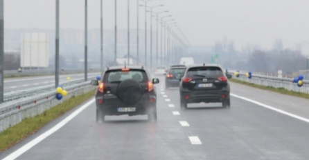 Danas oprezno, klizavo je: Vozačima se savjetuje oprezna vožnja