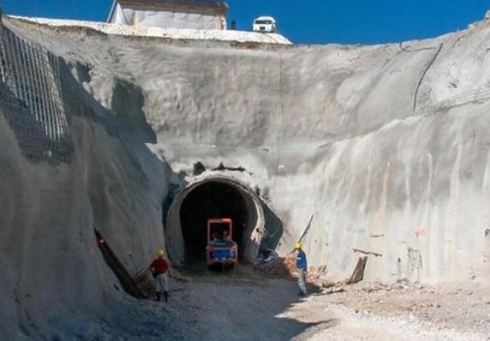 Detalji obrušavanja tunela kod Nevesinja: Poginuo radnik iz Živinica, u toku akcija izvlačenja
