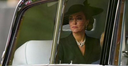 KEJT MIDLTON DOŠLA NA SAHRANU SA DJECOM: Ova kombinacija je dostojna samo BUDUĆE KRALJICE (FOTO)