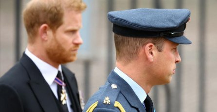 PRINC VILIJAM U UNIFORMI, A EVO U ČEMU JE PRINC HARI NA SAHRANI: Sad je sve jasno (FOTO)