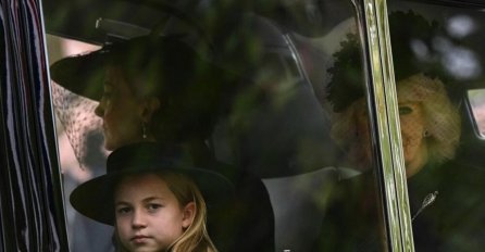 KRALJICA BI BILA PONOSNA: Mala princeza Šarlot na prabakinoj sahrani pokazala zašto je nazivaju NJENOM KOPIJOM