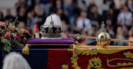 Kovčeg kraljice Elizabete obišlo je oko 250.000 osoba
