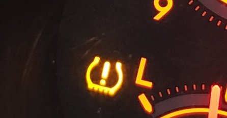 Gotovo trećina vozača ne prepoznaje ovaj znak u automobilu: Znate li vi šta znači?