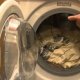 Ubacila je plastičnu kesu u veš mašinu: Rezultat ju je oduševio i sad je koristi za svako pranje