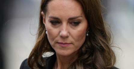 DA JE MEGAN OVO URADILA, BILA BI RAZAPETA: Isplivala slika Kejt Midlton s kraljičine sahrane za koju kažu da je SKANDALOZNA