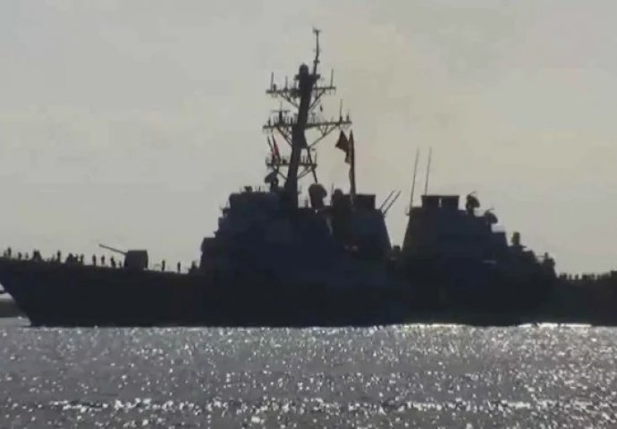 Američki i kanadski ratni brodovi prošli su kroz Tajvanski moreuz neposredno nakon što je Biden rekao da će američke trupe braniti Tajvan u slučaju kineske invazije