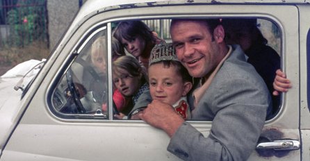 Danas goste dočekujemo s kafom i kupovnim keksom, A EVO KAKO JE TO IZGLEDALO U JUGOSLAVIJI: Svi se rastuže kad vide slike (FOTO)