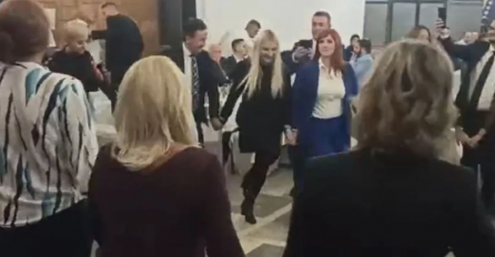 Veselo na skupu Saveza za bolju budućnost BiH u Banovićima: Zaigralo se i kolo