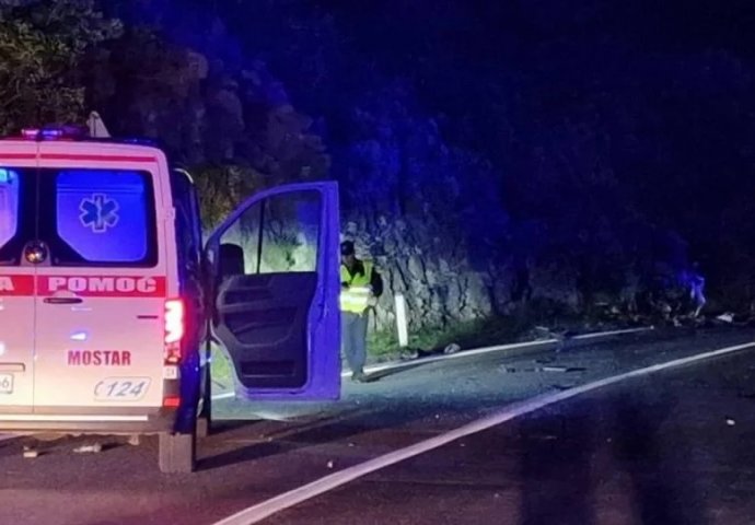 Teška saobraćajna nesreća kod Mostara: Dvije osobe poginule, više povrijeđenih