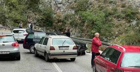 Saobraćajna nesreća u Trnovu, došlo do zastoja u saobraćaju