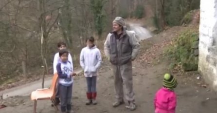 Cijelo selo ispratilo tragično nastradalog dječaka, ali na sahranu nije došla njegova majka