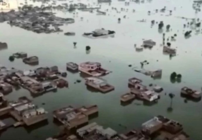 Sve teže stanje u Pakistanu: razorne poplave nanijele su veliku štetu, ministar financija podnosi ostavku - već peti u zadnje četiri godine, nakon eskalacije deficita i inflacije