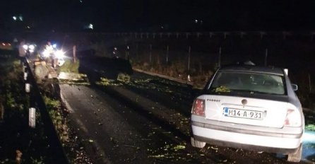 Tri osobe povrijeđene u sudaru automobila i traktora kod Zenice