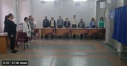 POGLEDAJTE SNIMAK: Ruska himna puštena prije početka referenduma u Donjecku (VIDEO)