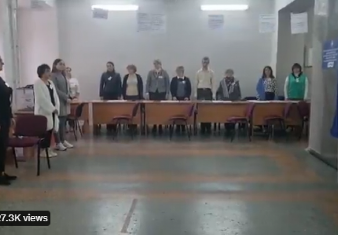 POGLEDAJTE SNIMAK: Ruska himna puštena prije početka referenduma u Donjecku (VIDEO)