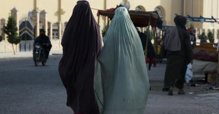 KAKO JE IZGLEDAO ŽIVOT ŽENA U IRANU PRIJE 80 GODINA: Mogle su da nose šta požele, a onda je preko noći sve nestalo