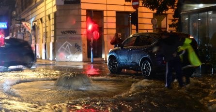 Situacija alarmantna u hrvatskom gradu zbog nevremena: Muškarac poginuo u bujici ispod auta