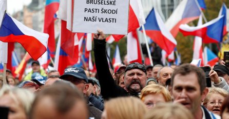 TRENUTAČNO NAJVEĆI OTPOR POLITICI EU-A I NATO-A NA PROSTORU EUROPE: Deseci tisuća na ulicama Praga traže hitno proglašenje vojne neutralnosti