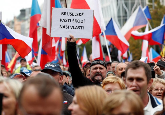 TRENUTAČNO NAJVEĆI OTPOR POLITICI EU-A I NATO-A NA PROSTORU EUROPE: Deseci tisuća na ulicama Praga traže hitno proglašenje vojne neutralnosti