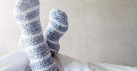 SPAVATE SA ČARAPAMA NA NOGAMA? Stručnjaci otkrili kako ova navika u hladnijim mjesecima utiče na organizam